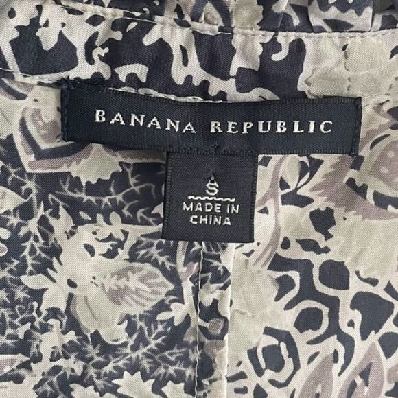 𝅺BANANA REPUBLIC Silk Printed Sleeveless V-Neck Blouse Tank Top Ruffle Belt S - Picture 7 of 7